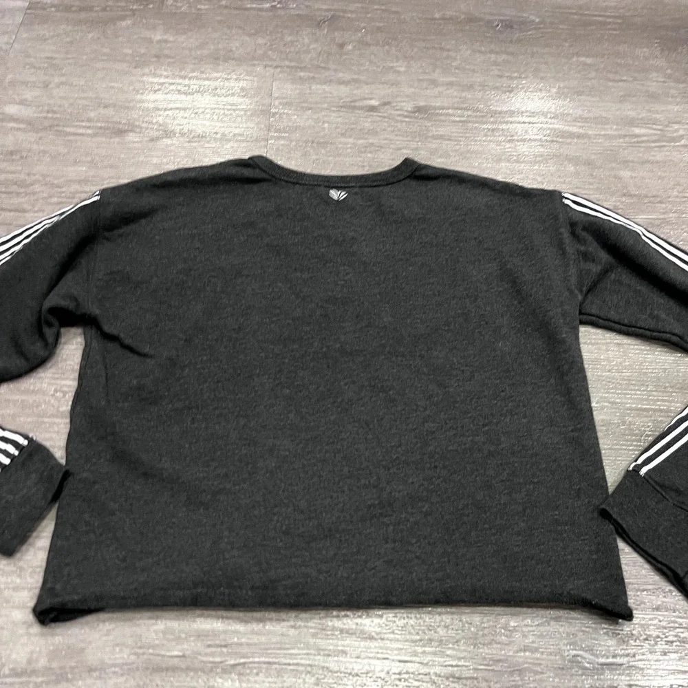 Forever 21‎ Shirt Women's Small Gray Long Sleeve Cropped Casual  Pullover - Picture 9 of 12